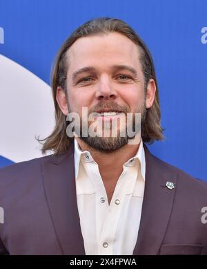 Hollywood, Stati Uniti. 2 maggio 2024. Max Thieriot in arrivo alla CBS 2024-2025 Fall Schedule Celebration tenutasi presso i Paramount Studios il 2 maggio 2024 a Hollywood, CA. © Lisa OConnor/AFF-USA.com credito: AFF/Alamy Live News Foto Stock