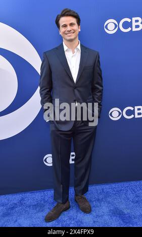 Hollywood, Stati Uniti. 2 maggio 2024. Jason Ritter arriva alla CBS 2024-2025 Fall Schedule Celebration tenutasi presso i Paramount Studios il 2 maggio 2024 a Hollywood, CA. © Lisa OConnor/AFF-USA.com credito: AFF/Alamy Live News Foto Stock