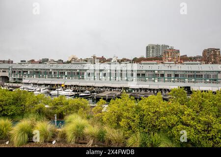 Woolloomooloo Wharf, noto anche come Finger Wharf, è il molo con pali di legno più lungo del mondo ed è patrimonio dell'umanità, Sydney, NSW, Australia Foto Stock