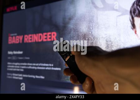 Kaunas, Lituania - 2024 maggio 3: Popolare serie TV Netflix Baby Reindeer su schermo TV. Foto di alta qualità Foto Stock
