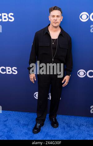 Hollywood, Stati Uniti. 2 maggio 2024. Kevin Alejandro partecipa agli arrivi della CBS Fall Schedule Celebration ai Paramount Studios di Hollywood, CALIFORNIA, il 2 maggio 2024. (Foto di Corine Solberg/Sipa USA) credito: SIPA USA/Alamy Live News Foto Stock