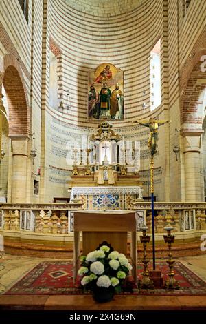 Verona Veneto Italia. Basilica di San Lorenzo Foto Stock