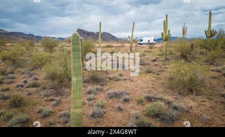 Campervan diretto a BLM, Morristown, Arizona Foto Stock