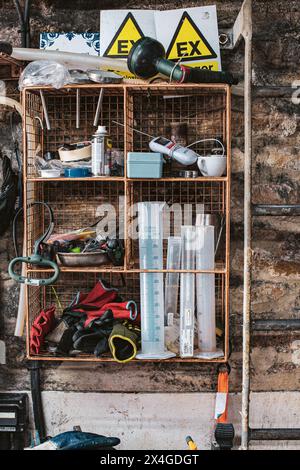 Attrezzature di distillazione presso la distilleria Dornoch di Dornoch, Scozia. Foto Stock