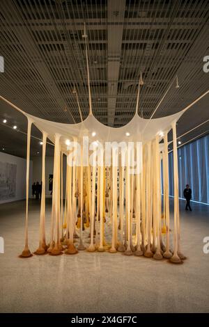 Ernesto Neto's, proprio come Drops in Time, Nothing art installation in Art Gallery of New South Wales extension Naala Badu building, Sydney, Australia Foto Stock