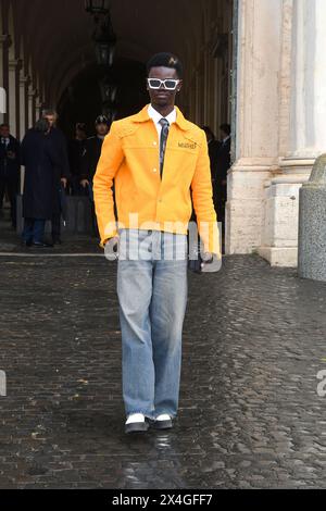 Roma, Italia. 3 maggio 2024. Roma, Quirinale, ingressi alla cerimonia che annuncia le candidature per i premi David di Donatello. Nella foto: Seydou Sarr Credit: Independent Photo Agency/Alamy Live News Foto Stock