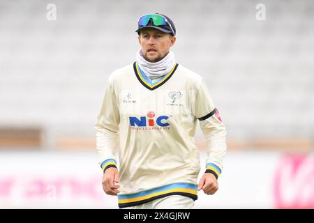 Joe Root dello Yorkshire durante la partita del Vitality County Championship Division 2 Yorkshire vs Glamorgan all'Headingley Cricket Ground, Leeds, Regno Unito, 3 maggio 2024 (foto di Craig Thomas/News Images) Foto Stock