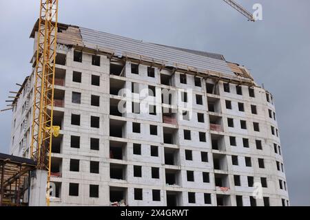 Cantiere non finito con gru Foto Stock