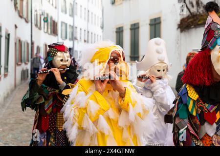 Basilea, Svizzera - 20 febbraio 24. piccoli giocatori di Carnevale Foto Stock