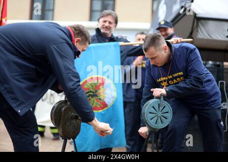 Zagabria, Croazia. 3 maggio 2024. Il coordinamento dei sindacati e delle associazioni dei vigili del fuoco professionisti ha organizzato una protesta dei vigili del fuoco, a Zagabria, Croazia, il 3 maggio 2024. Foto: Sanjin Strukic/PIXSELL credito: Pixsell/Alamy Live News Foto Stock