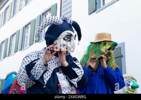 Basilea, Svizzera - 20 febbraio 24. piccoli giocatori di Carnevale Foto Stock