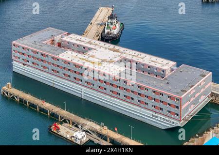 Portland, Dorset, Regno Unito. 3 maggio 2024. Vista generale dall'alto della chiatta Bibby Stockholm per richiedenti asilo al porto di Portland vicino a Weymouth nel Dorset. Crediti fotografici: Graham Hunt/Alamy Live News Foto Stock