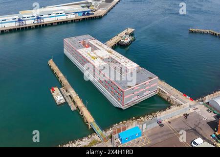 Portland, Dorset, Regno Unito. 3 maggio 2024. Vista generale dall'alto della chiatta Bibby Stockholm per richiedenti asilo al porto di Portland vicino a Weymouth nel Dorset. Crediti fotografici: Graham Hunt/Alamy Live News Foto Stock