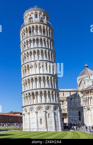 Torre Pendente accanto al Duomo di Pisa, Italia Foto Stock