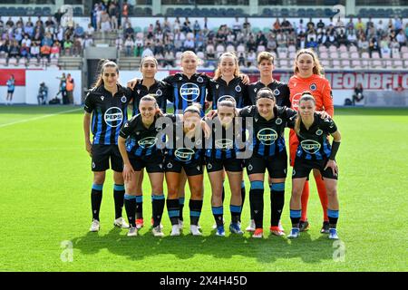 Giocatori di Brugge con Sejde Abrahamsson (2) del Club YLA, Rania Boutiebi (11) del Club YLA, Caitlin Lievens (21) del Club YLA, Sterre Gielen (14) del Club YLA, Isabelle Iliano (18) del Club YLA, portiere Jorijn Covent (87) del Club YLA, Jody Vangheluwe (22) del Club YLA, Fleur Pauwels (17) del Club YLA, Angel Kerkhove (13) del Club YLA, Davinia Vanmechelen (25) del Club YLA e Lyndsey Van Belle (99) del Club YLA hanno posato per una foto di squadra durante una partita di calcio femminile tra Oud Heverlee Leuven e Club Brugge YLA nella finale di Coppa del Belgio, mercoledì 1° maggio 2024 a Lovanio, BELGIO. FOTO Foto Stock