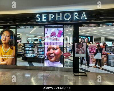 Toronto, ON, Canada – 30 aprile 2024: Visualizza l'insegna della società Sephora a Toronto Foto Stock