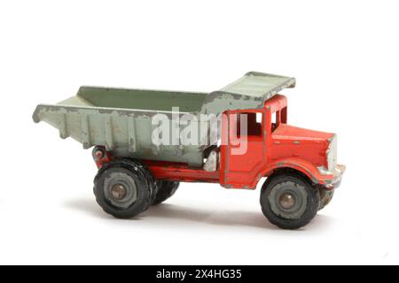 Dumper giocattolo modello Matchbox isolato Foto Stock