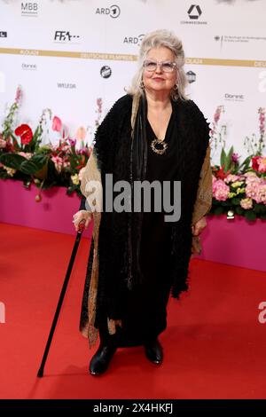 Berlino, Germania. 3 maggio 2024. L'attrice Hanna Schygulla partecipa alla cerimonia del German Film Award. Il Lola è uno dei premi più importanti del settore. Crediti: Christoph Soeder/dpa/Alamy Live News Foto Stock