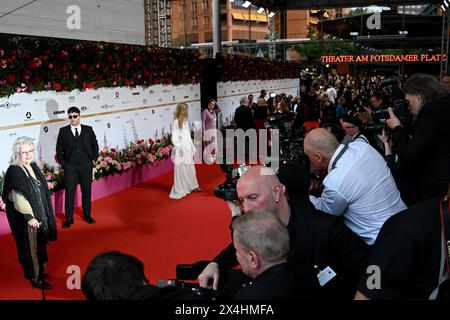 Berlino, Germania. 3 maggio 2024. L'attrice Hanna Schygulla partecipa alla cerimonia del German Film Award. Il Lola è uno dei premi più importanti del settore. Crediti: Sebastian Christoph Gollnow/dpa/Alamy Live News Foto Stock