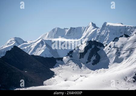 Montagne alte Tien Shan, 4000 metri con ghiacciaio, Ak-su, Kirghizistan Foto Stock