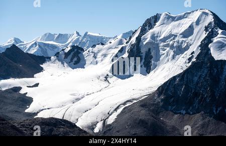 Montagne alte Tien Shan, 4000 metri con ghiacciaio, Ak-su, Kirghizistan Foto Stock