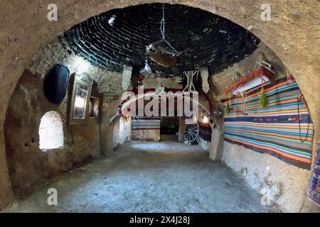 Interno delle tradizionali case in mattoni di fango, Harran, Turchia Foto Stock