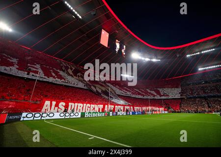 Vista interna Allianz Arena, coreografia in onore di Franz Beckenbauer, FC Bayern Monaco FCB, curva sud, blocco ventola, curva ventola, Monaco di Baviera, Baviera Foto Stock