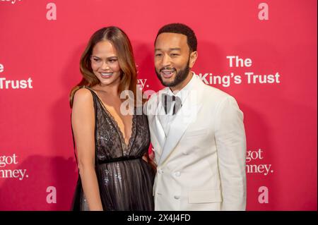 New York, Stati Uniti. 2 maggio 2024. NEW YORK, NEW YORK - 2 MAGGIO: Chrissy Teigen e John Legend partecipano al King's Trust Global Gala 2024 a Cipriani South Street il 2 maggio 2024 a New York. Credito: SOPA Images Limited/Alamy Live News Foto Stock