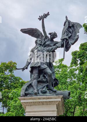 BUDAPEST/UNGHERIA - 2023-05-06: Statua della guerra d'indipendenza (ungherese: Honvéd-szobor) Foto Stock