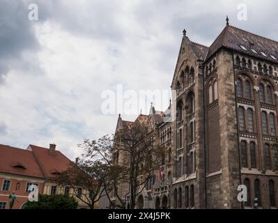 BUDAPEST/UNGHERIA - 2023-05-06: Edificio degli Archivi nazionali dell'Ungheria Foto Stock