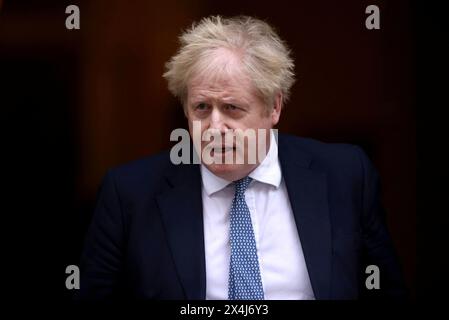 Il primo ministro britannico Boris Johnson cammina fuori Downing Street a Londra, Gran Bretagna, 2 febbraio 2022. Foto Stock