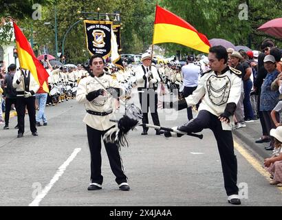 CUENCA PARADE 160° ANNIVERSARIO BENIGNO MALO Cuenca, Ecuador 3 maggio 2024 questa mattina il viale Fray Vicente Solano è stato testimone della sfilata delle bande belliche degli ex allievi delle scuole centenarie di tutto l'Ecuador la Scuola Benigno Malo, pilastro del panorama educativo di Cuenca, celebra il suo 160° anniversario nella formazione di generazioni di giovani, pilastro del panorama educativo di Cuenca, celebra il suo 160° anniversario nella formazione di generazioni di giovani foto Boris Romoleroux SOI CUENCA PARADE 160° ANNIVERSARIO BENIGNOMALO a6d5c80f3155be69f86371600 Foto Stock