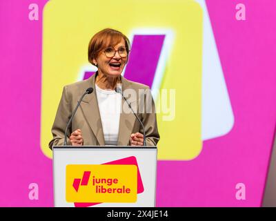 68. Bundeskongress der Jungen liberale Jugendorgansiation FDP a Bielefeld 68. Bundeskongress der Jungen Liberalen Jugendorganization der FDP in der Stadthalle Bielefeld unter dem motto: Unsere Wahl: Europa, eine die an uns glaubt Bundesministerin für Bildung Bettina Stark-Watzinger, bei einer Rede auf dem Bundeskongress. Bielefeld Stadthalle Nordrhein-Westfalen Deutschland *** 68 Congresso federale della Young Liberal Youth Organization FDP a Bielefeld 68 Congresso federale della Young Liberal Youth Organization FDP nel municipio di Bielefeld con il motto Our Choice Europe, One Think Believe Foto Stock