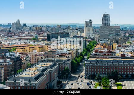 Vista panoramica da un drone della città di Madrid nella zona di Moncloa e Plaza Spain. Foto Stock