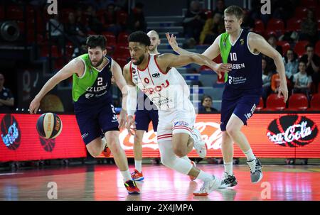 Charleroi, Belgio. 3 maggio 2024. Maarten Bouwknecht e David Collins di Spirou si battono per il pallone durante una partita di basket tra il club belga Spirou Charleroi e l'olandese ZZ Leiden, venerdì 3 maggio 2024 a Charleroi, il giorno 10 nella fase d'oro, cross-boarder del campionato di prima divisione belga e olandese "BNXT League". BELGA PHOTO VIRGINIE LEFOUR credito: Belga News Agency/Alamy Live News Foto Stock