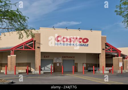 Houston, Texas Stati Uniti d'America 04-07-2024: La società di affari esterna Costco Wholesale Storefront è chiusa. Foto Stock