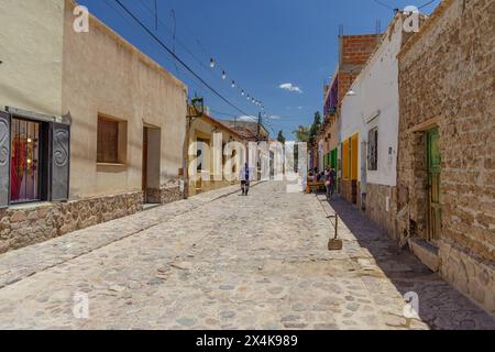 Jujuy, Argentina - 25 gennaio 2024: Via Humahuaca nella provincia argentina di Jujuy. Foto Stock