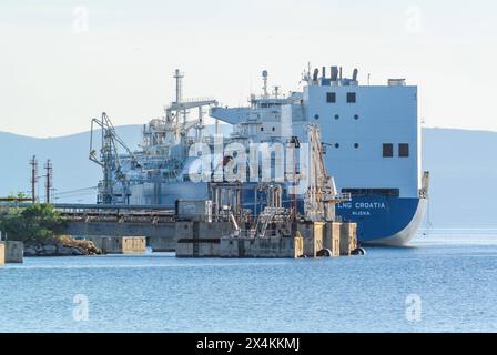 omisalj, croazia, 30 aprile 2024, lng taker croatia, rijeka nel terminal dell'isola di krk *** omisalj, kroatien, 30. aprile 2024, lng taker kroatien, rijeka im terminal auf der insel krk Copyright: xx Foto Stock