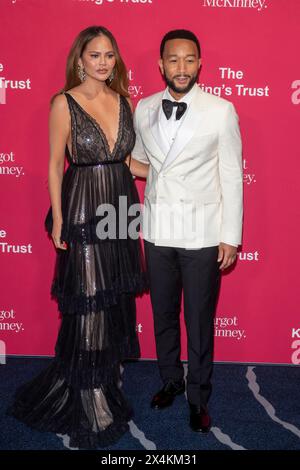 New York, Stati Uniti. 2 maggio 2024. Chrissy Teigen e John Legend parteciperanno al King's Trust Global Gala 2024 presso Cipriani South Street a New York City, USA, il 2 maggio 2024. (Foto di Thenews2/NurPhoto) crediti: NurPhoto SRL/Alamy Live News Foto Stock