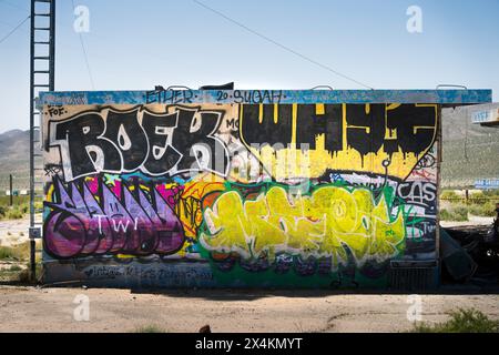 Stazione di servizio abbandonata e ristorante vicino a Barstow, California Foto Stock