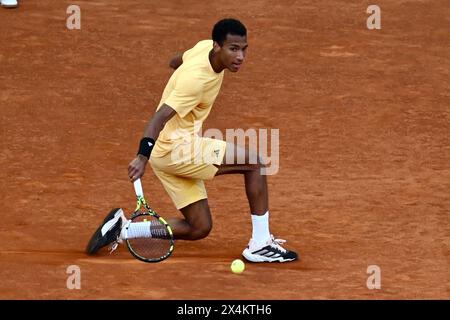 Madrid, Spagna. 3 maggio 2024. Il canadese Felix Auger-Aliassime in azione contro il ceco Jiri Lehecka nella seconda semifinale del mutua Madrid Open. Crediti: Cesar Luis de Luca/dpa/Alamy Live News Foto Stock