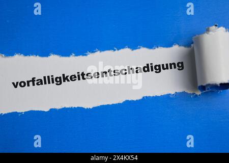 Concetto di Vorfalligkeitsentschadigung testo scritto in carta strappata. Foto Stock