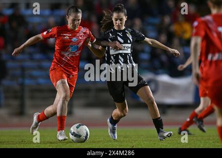 Celine Verdonck (27) di Woluwe e Leila Seret (22) di Charleroi ritratta durante una partita di calcio femminile tra FC Femina White Star Woluwe e Sporting du Pays de Charleroi il 6 e ultimo giorno di partita in Play Off 2 della stagione 2023 - 2024 del belga lotto Womens Super campionato , sabato 3 maggio 2024 a Woluwe , BELGIO . FOTO SPORTPIX | David Catry Foto Stock