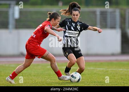 Woluwe, Belgio. 3 maggio 2024. Celine Verdonck (27) di Woluwe e Leila Seret (22) di Charleroi ritratta durante una partita di calcio femminile tra FC Femina White Star Woluwe e Sporting du Pays de Charleroi il 6 e ultimo giorno di partita in Play Off 2 della stagione 2023 - 2024 del belga lotto Womens Super campionato, sabato 3 maggio 2024 a Woluwe, BELGIO . Crediti: Sportpix/Alamy Live News Foto Stock