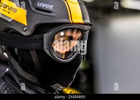 Meccanico, mecanicien, durante il 2° round dell'European le Mans Series 2024 sul circuito Paul Ricard dal 3 al 5 maggio 2024 a le Castellet, Francia - Photo Marc de Mattia/DPPI Credit: DPPI Media/Alamy Live News Foto Stock