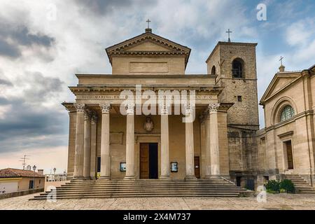 L'iconica facciata della Basilica di San Marino, edificio cattolico che è la chiesa principale della città di San Marino Foto Stock