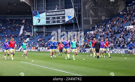 West Bromwich, Regno Unito. 4 maggio 2024. Un riscaldamento generale per i giocatori del Preston North End durante l'EFL Sky Bet Championship match tra West Bromwich Albion e Preston North End agli Hawthorns, West Bromwich, Inghilterra, il 4 maggio 2024. Foto di Stuart Leggett. Solo per uso editoriale, licenza richiesta per uso commerciale. Non utilizzare in scommesse, giochi o pubblicazioni di singoli club/campionato/giocatori. Crediti: UK Sports Pics Ltd/Alamy Live News Foto Stock