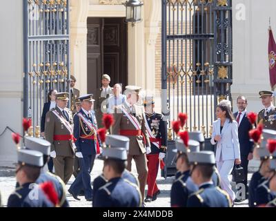 Saragozza, Spagna. 4 maggio 2024. Re Felipe de Borbón accompagnato dalla regina Letizia giurò nuovamente la bandiera insieme ai suoi compagni di classe all'Accademia militare generale di Saragozza. A questo evento, accadde così che sua figlia, la Principessa delle Asturie, stava sfilando mentre stavano sviluppando il loro addestramento militare. Juan Antonio Perez/Alamy Live News Foto Stock