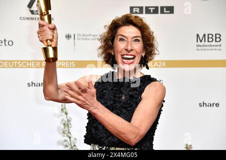 Adele Neuhauser bei der 74. Verleihung des Deutschen Filmpreises 2024 im Theater am Potsdamer Platz. Berlino, 03.05.2024 *** Adele Neuhauser alla 74° cerimonia dei German Film Awards 2024 al Theater am Potsdamer Platz Berlin, 03 05 2024 foto:Xn.xKubelkax/xFuturexImagex filmpreis2024 4380 Foto Stock