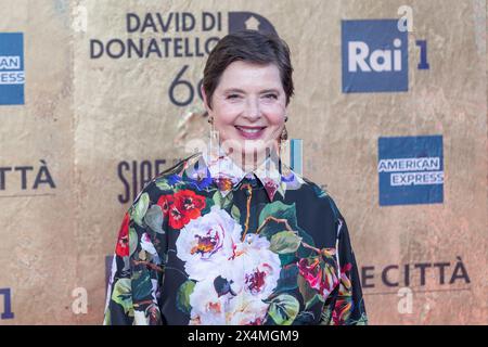 Roma, Italia. 3 maggio 2024. Isabella Rossellini partecipa al Red carpet dei Donatello Awards 2024 presso gli studi Cinecittà di Roma (foto di Matteo Nardone/Pacific Press) Credit: Pacific Press Media Production Corp./Alamy Live News Foto Stock